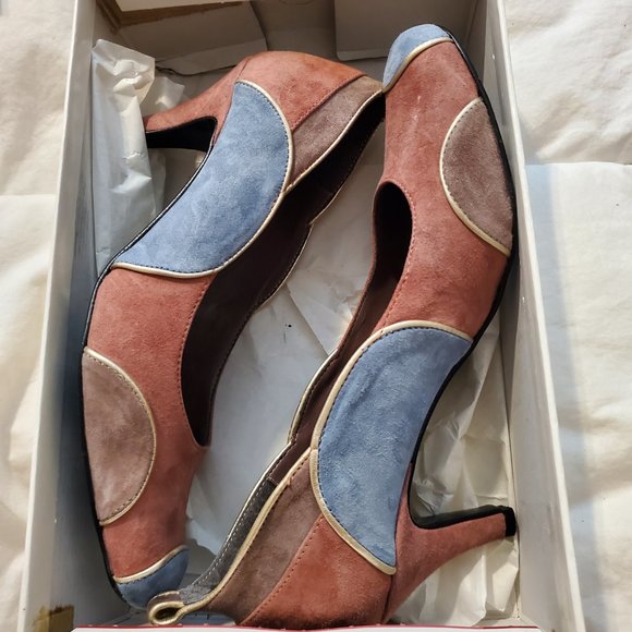 Andre Suede Heels - Picture 3 of 9